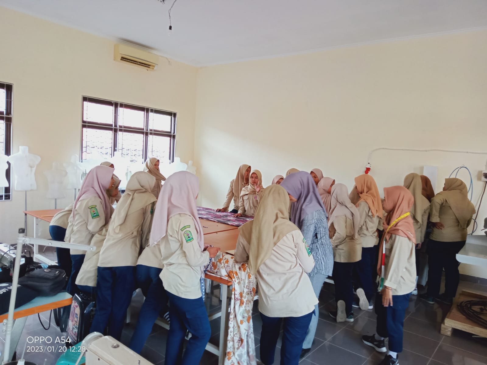 Unit Produksi Tata Busana kelas XII