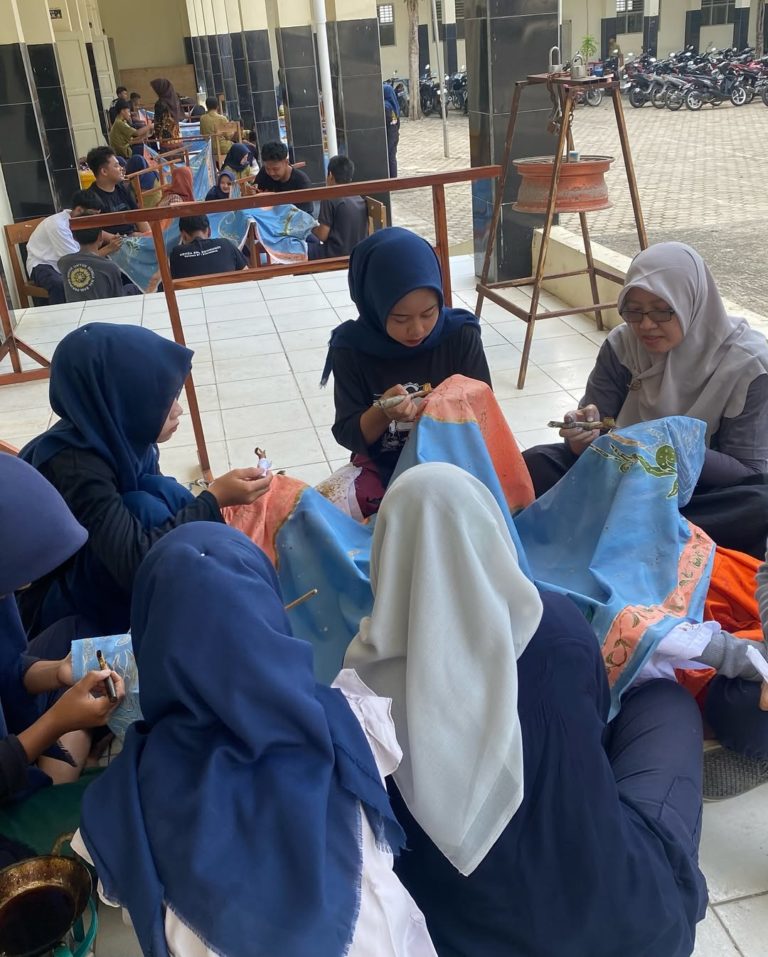Pekan Membatik Produk Kreatif dan Kewirausahaan23 - 29 September 2025Follow @smk_muh6_tio_offici