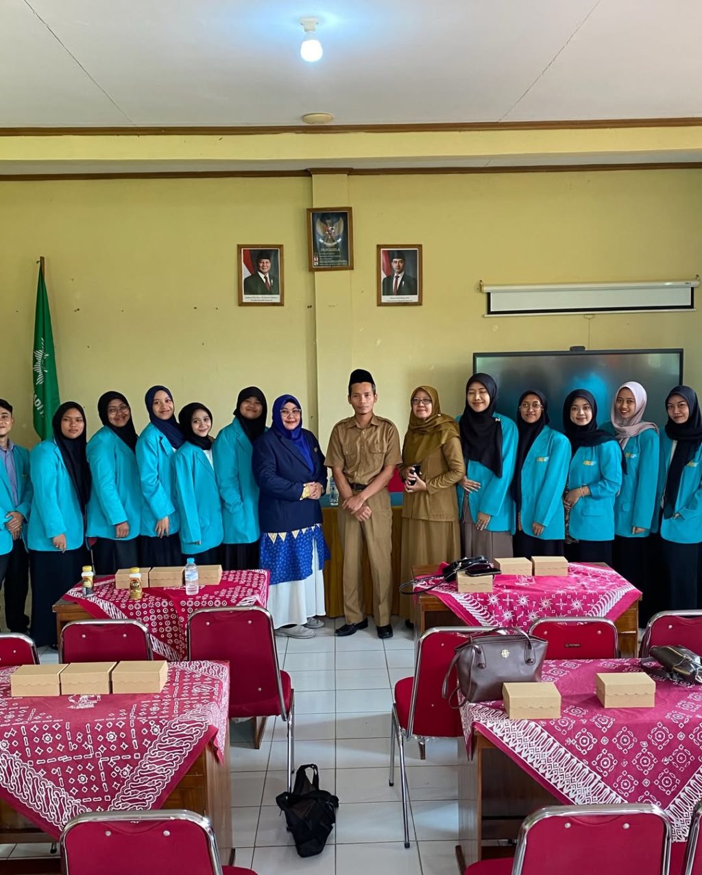 Penyerahan KKN Dik UMS oleh PembimbingSenin 19 Januari 2026Follow @smk_muh6_tio_official #smkmuh