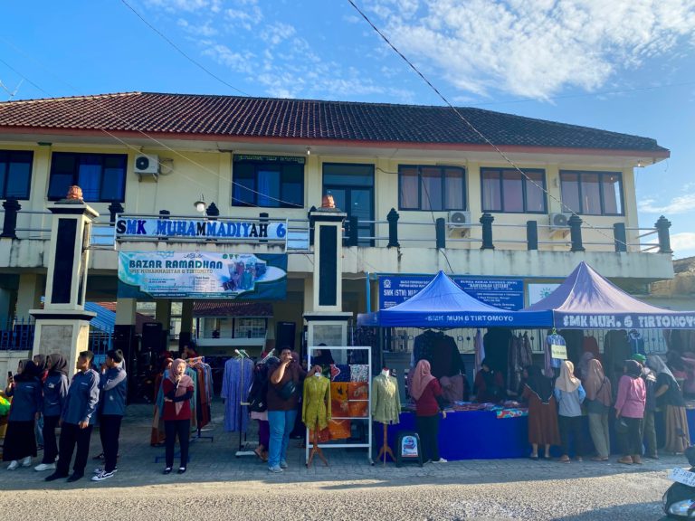 Aksi Berbagi 450 Porsi Takjil dan Bazar Ramadhan