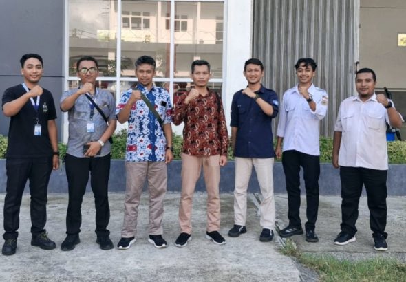 Foto bersama dalam kunjungan silaturahmi dua SMK Muhammadiyah dari Wonogiri ke Esemkapurwa Purworejo.